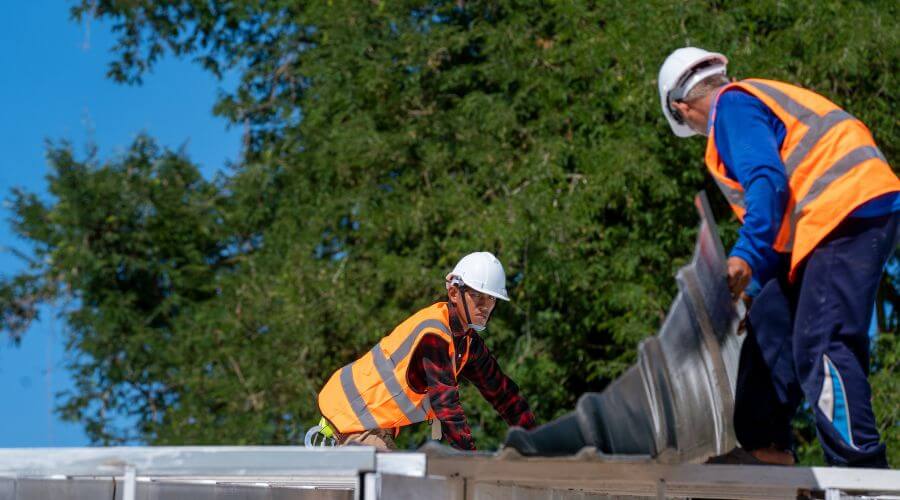 Expert Emergency Roof Repairs services in Vergennes, IL